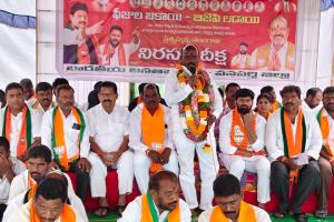 విద్యార్థుల భవిష్యత్తుతో చెలగాటమాడుతున్న కాంగ్రెస్ ప్రభుత్వం:బీజేపీ జిల్లా అధ్యక్షులు నారాయణ
