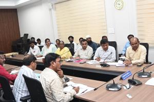 ప్రతి నీటి బొట్టునూ ఒడిసిపట్టాలి