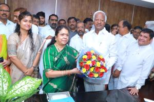 కుడా చైర్‌పర్సన్‌ సుధారాణికి శుభాకాంక్షలు తెలిపిన కడియం శ్రీహరి