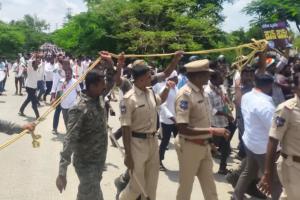 మాజీ ముఖ్యమంత్రి కెసిఆర్ ఫామ్ హౌస్ చుట్టూ హై టెన్షన్