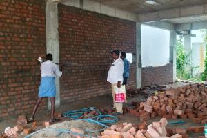 దేవాలయ భూమిలో నిర్మాణాల తొలగింపు