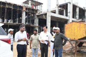 ఆసుపత్రి నిర్మాణ పనులను నిర్ణీత గడువులోగా పూర్తి చేయాలి 