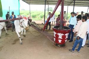 స్వచ్ఛమైన గానుగ నూనె ఆరోగ్యానికి మేలు: కలెక్టర్ రాజర్షిషా