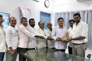 మట్టి వినాయకులనే పూజించాలి 