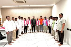  కాంగ్రెస్ పార్టీకి బిగ్ షాక్.. బీఆర్ఎస్‌లోకి కాంగ్రెస్ నేతలు!