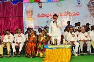 సమాజ నిర్మాణంలో ఉపాధ్యాయుల పాత్ర అత్యంత కీలకం.
