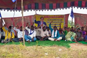 బాధిత కుటుంబాలకు న్యాయం చేయాలని డిమాండ్ 
