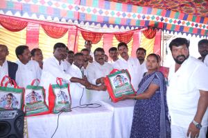 గర్భిణీలకు రాజన్న ఫౌండేషన్ అండ