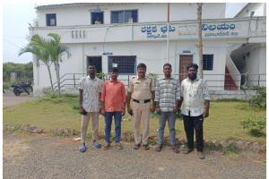 అర్ధరాత్రి ఎలాంటి సమాచారం లేకుండా బీజేవైఎం నాయకులను అరెస్టు చేయడం సరికాదు