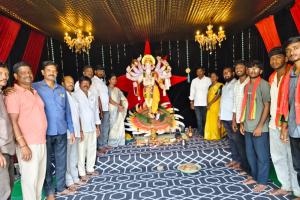 13వ వార్డులో వినాయక మండపాన్ని దర్శించిన మున్సిపల్ చైర్‌పర్సన్
