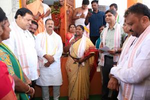 భూకొన్ పల్లి ఆంజనేయస్వామి ఆలయ అభివృద్ధికి రూ.50 లక్షలు -  మంత్రి సీతక్క