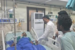 చిన్న శక్కర్గ సర్పంచ్ దిగంబర్‌ను పరామర్శించిన ఎమ్మెల్యే