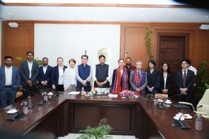 ఫ్యూచర్‌ సిటీలో పెట్టుబడులు పెట్టేలా ప్రోత్సహించండి