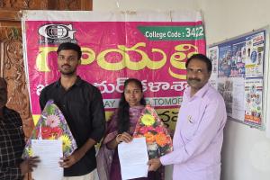 గాయత్రి జూనియర్ కళాశాల ఇద్దరు విద్యార్థులకు ఎంబీబీఎస్ సీట్లు