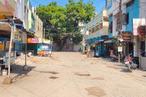 చిరు వ్యాపారులపై జులుం.