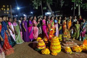 పూల పండుగ బతుకమ్మ ,తెలంగాణ ఆడపడుచుల ఆత్మగౌరవం