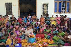 మున్సిపల్ ఆధ్వర్యంలో ముందస్తు బతుకమ్మ సంబరాలు