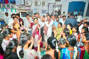 బ‌తుక‌మ్మ వేడుక‌ల‌లో పాల్గొన్న కంది శ్రీ‌నివాస రెడ్డి దంప‌తులు