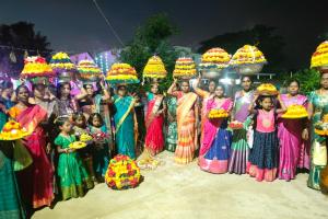అంబరాన్నంటిన సద్దుల బతుకమ్మ సంబరాలు