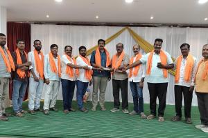 కాషాయ జెండాలకు రూ.25,016 విరాళం - కల్వకుర్తిని కాషాయమయం చేసిన బీఆర్ఎస్ నేత