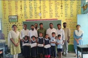 పెద్దగొట్టిముక్కలలో విద్యార్థులకు షూస్ పంపిణీ