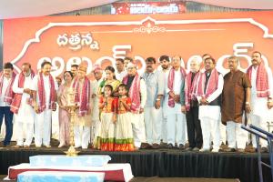 రాజకీయాలకు అతీతంగా ప్రేమానురాగాలు పంచే వేదిక ‘అలయ్ బలయ్