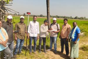 అర్షణపల్లి శివారులో భూముల రీ-సర్వే రైతులు సహకరించాలి.. భూ వివరాల నమోదును సక్రమంగా పరిశీలించాలి.