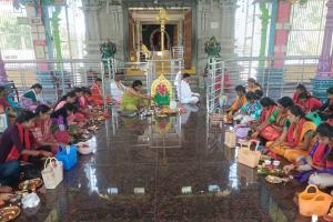 శ్రీ మహా పోచమ్మ దేవాలయంలో గాయత్రీ దేవిగా అమ్మవారి దర్శనం...