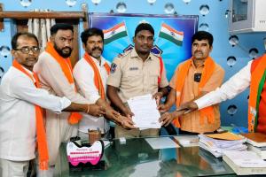 ప్రధాని మోదీ దిష్టిబొమ్మ దహనంపై చర్యలు తీసుకోవాలి.