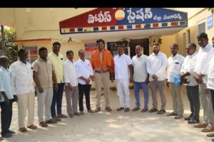 హత్నూర ఎస్సై శ్రీధర్ రెడ్డిని సన్మానించిన ముదిరాజ్ సంఘం ప్రతినిధులు 