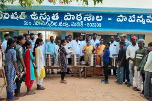 విద్యార్థులకు అల్పాహారం