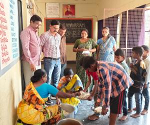 మెనూ ప్రకారమే మధ్యాహ్న భోజనం వండాలి –   జిల్లా విద్యాశాఖ కోఆర్డినేటర్లు యస్.కె.సైదులు, ఎన్.సతీష్ కుమార్