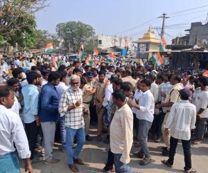 పోటాపోటీగా నామినేషన్లు వేసిన  కాంగ్రేస్, బి అర్ ఎస్.అభ్యర్థులు