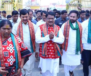 వన దేవతలను దర్శనం చేసుకున్న కేంద్రం మంత్రులు