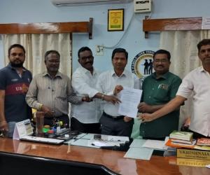 జిఎంకు సమ్మె నోటీసు  అందజేసిన కార్మిక జేఏసీ సంఘాలు..