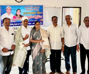 ప్రభుత్వ విశ్రాంత ఉద్యోగుల సమస్యల పరిష్కారానికి తన వంతు కృషి ----- మున్సిపల్ ఛైర్ పర్సన్ బండారి అనూష సతీశ్ .                       