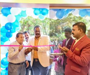 కూకట్పల్లి మెట్రో స్టేషన్ ప్రాంగణంలో ట్రస్ట్ ఎన్ కాష్ జ్యువెలరీ ప్రారంభం